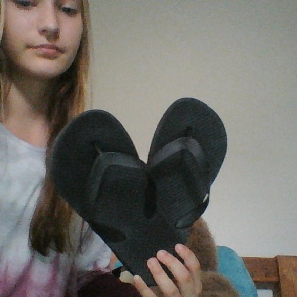 Flipflops, and high heels. - Picture 2 of 7